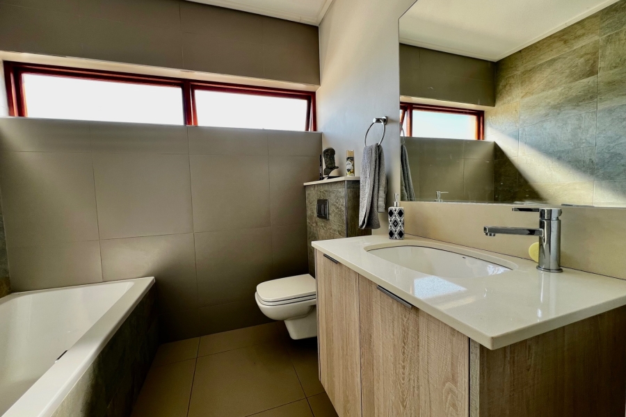 3 Bedroom Property for Sale in Earls Court Lifestyle Estate Western Cape